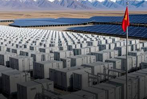 Apple and Samsung premium smartphone strategy banner highlighting changing hardware approaches, advanced components, and evolving semiconductor technologies shaping the high-end mobile electronics market.