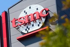 Semiconductor manufacturing illustration featuring wafer fabrication equipment, silicon wafers, production lines, and integrated circuits. The image represents TSMC's reduction in 28nm production capacity as resources shift toward advanced process technologies and AI-related packaging, creating opportunities for mature-node foundries such as UMC and VIS to capture additional orders, improve capacity utilization, and strengthen market positioning.
