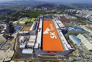 Illustration representing SK Group's reassessment of a potential sale of SK Siltron as growing AI-driven demand increases the strategic importance of semiconductor supply chains. The image highlights silicon wafer manufacturing, semiconductor production, and the expanding role of AI infrastructure in shaping investment and business decisions across the global electronics industry.